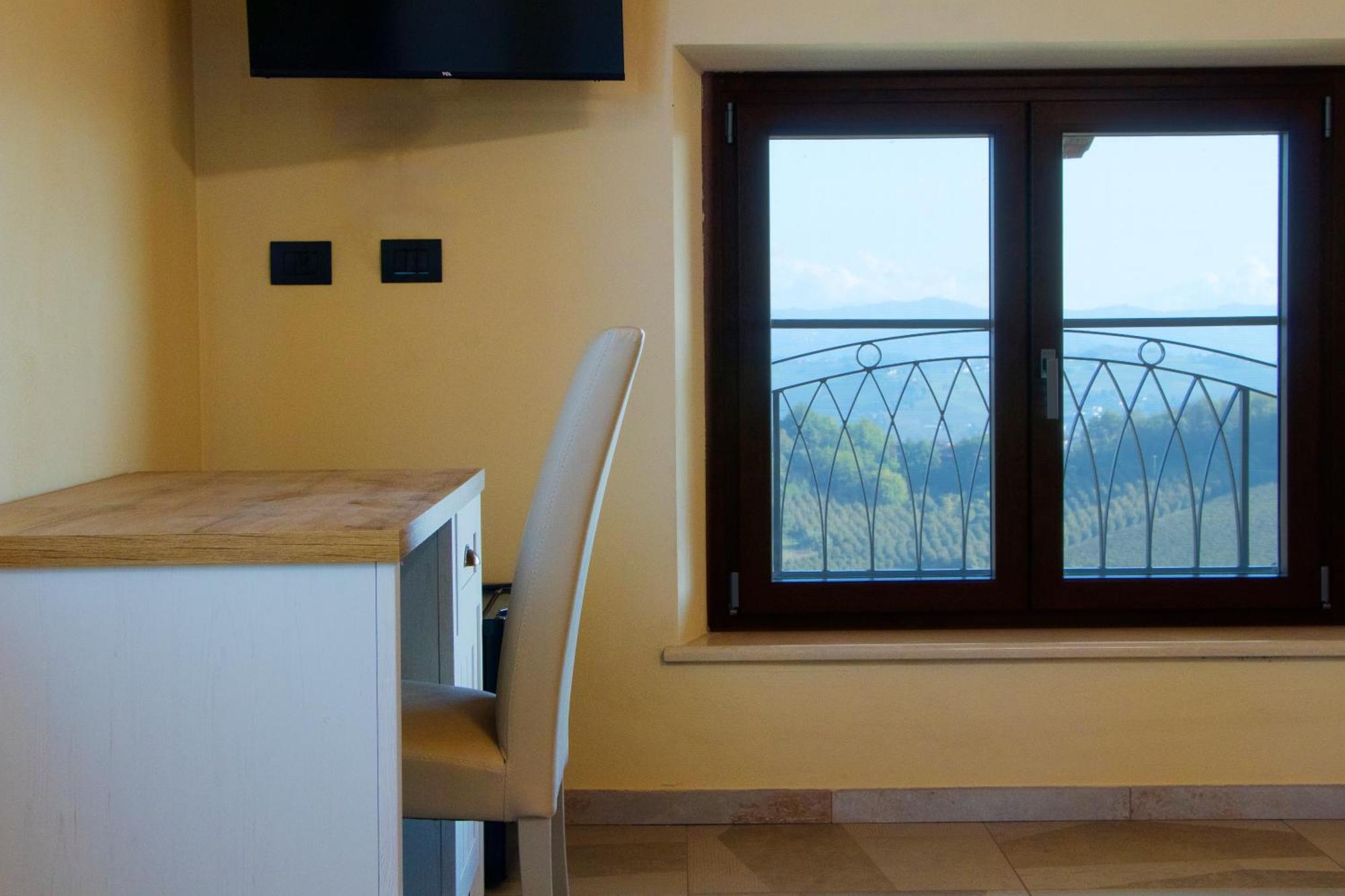 Agriturismo Cascina Reggio Castelnuovo  ภายนอก รูปภาพ